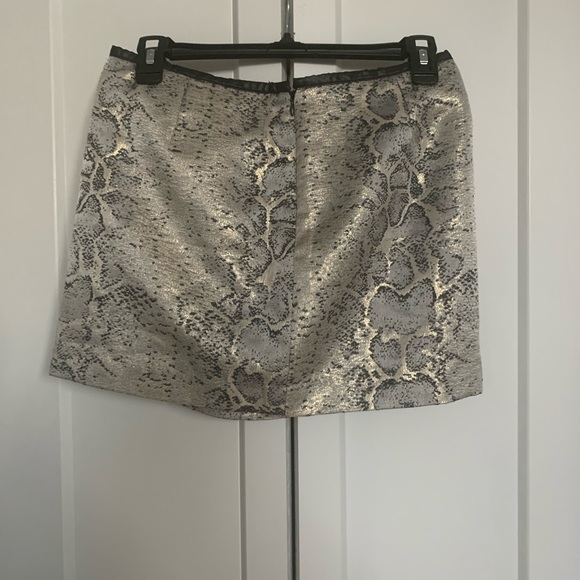 MINI SKIRT - Picture 2 of 4